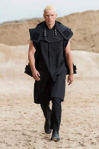 Look 14